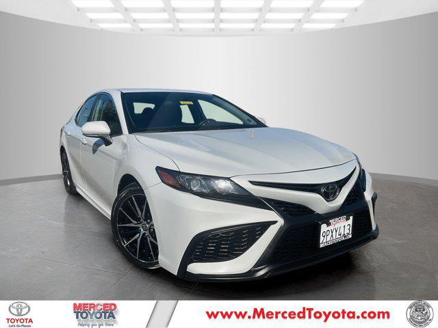 2023 Toyota Camry SE's photo