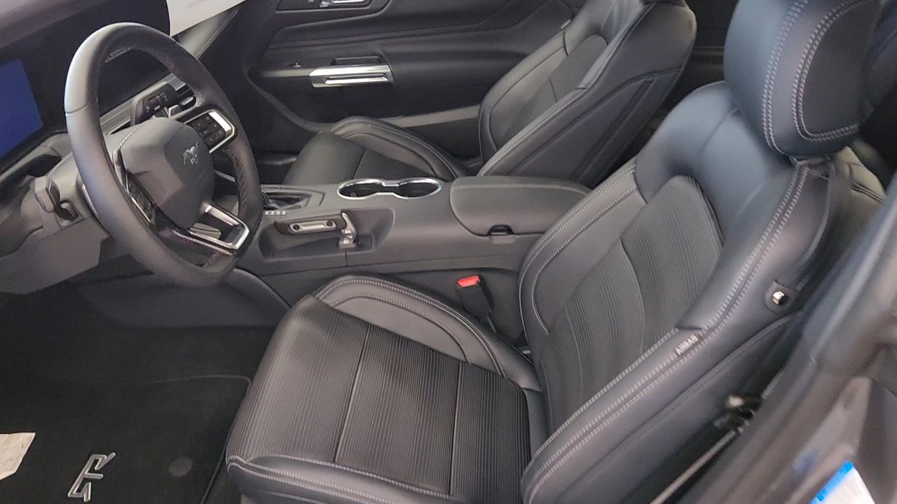 2025 Ford Mustang GT Premium photo 13