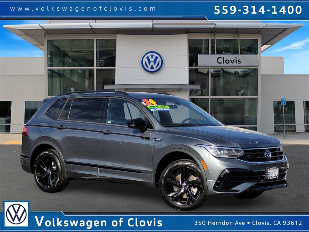 2024 Volkswagen Tiguan SE R-LINE BLACK's photo