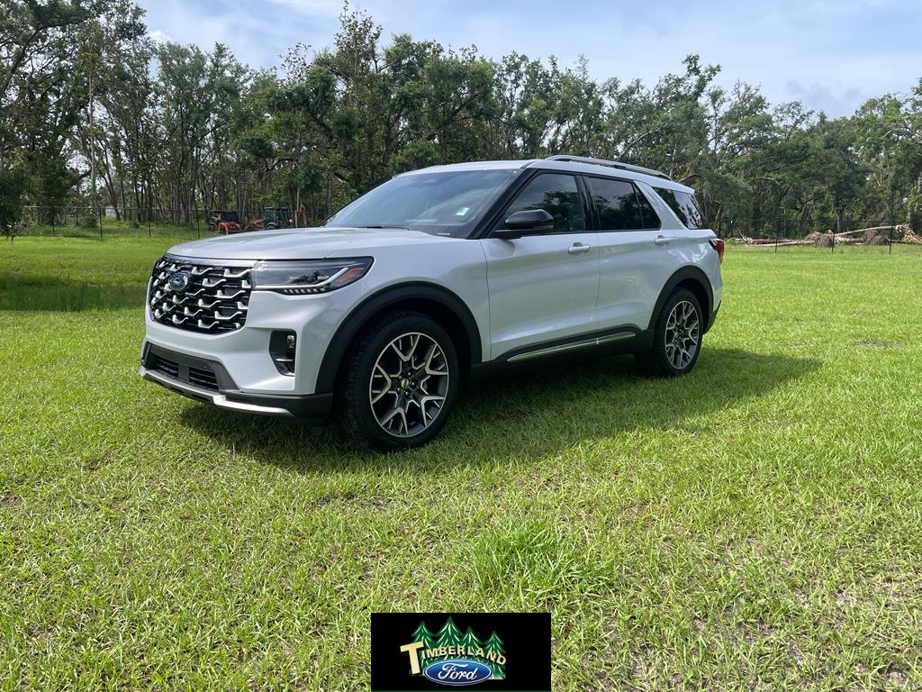 2025 Ford Explorer Platinum's photo