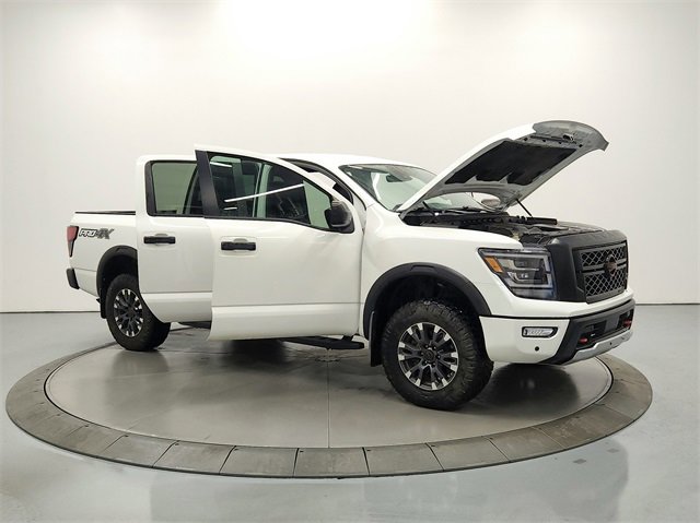 2023 Nissan Titan PRO-4X photo 7