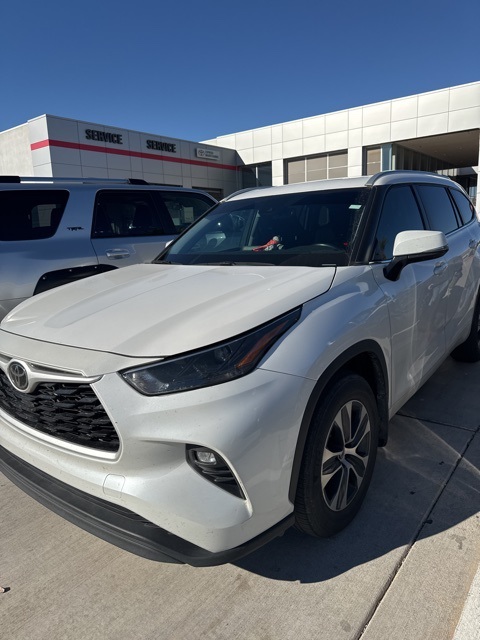 2024 Toyota Highlander XLE's photo