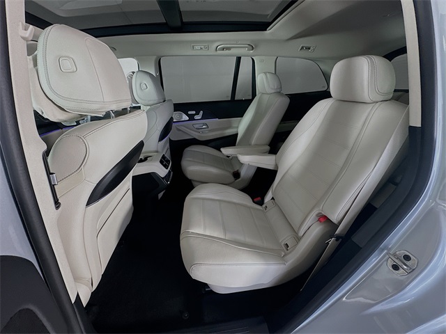 2026 Mercedes Benz GLS 450 4MATIC photo 23