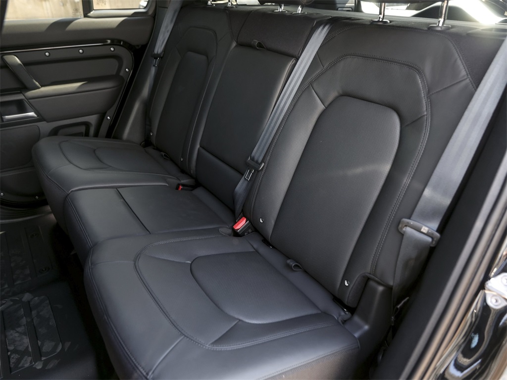2026 Land Rover Defender 110 V8 photo 29