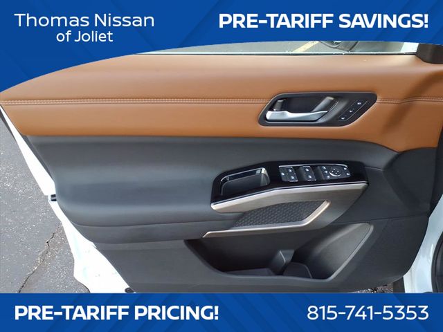 2025 Nissan Pathfinder Platinum photo 18