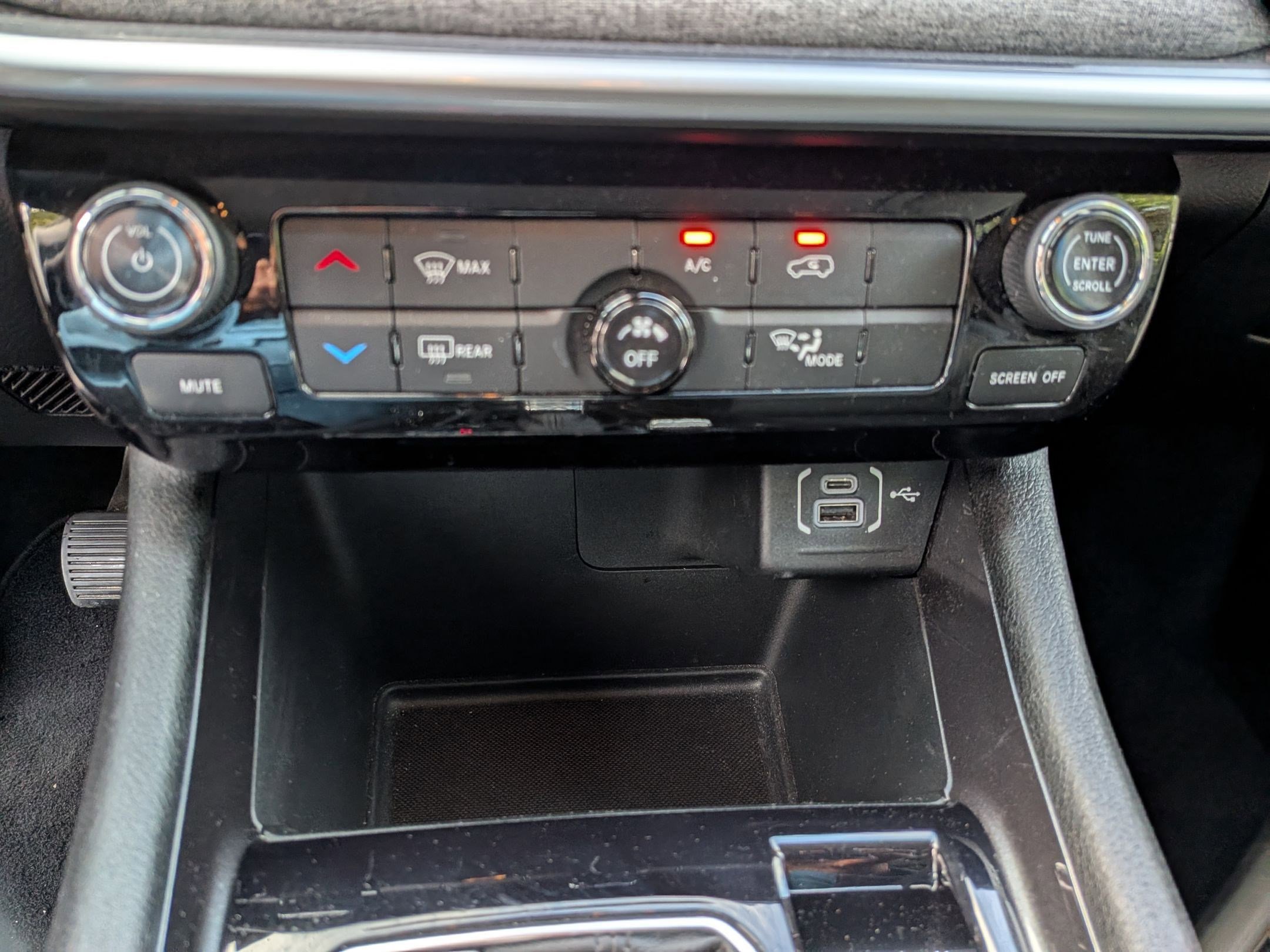 2022 Jeep Compass Latitude Lux photo 22