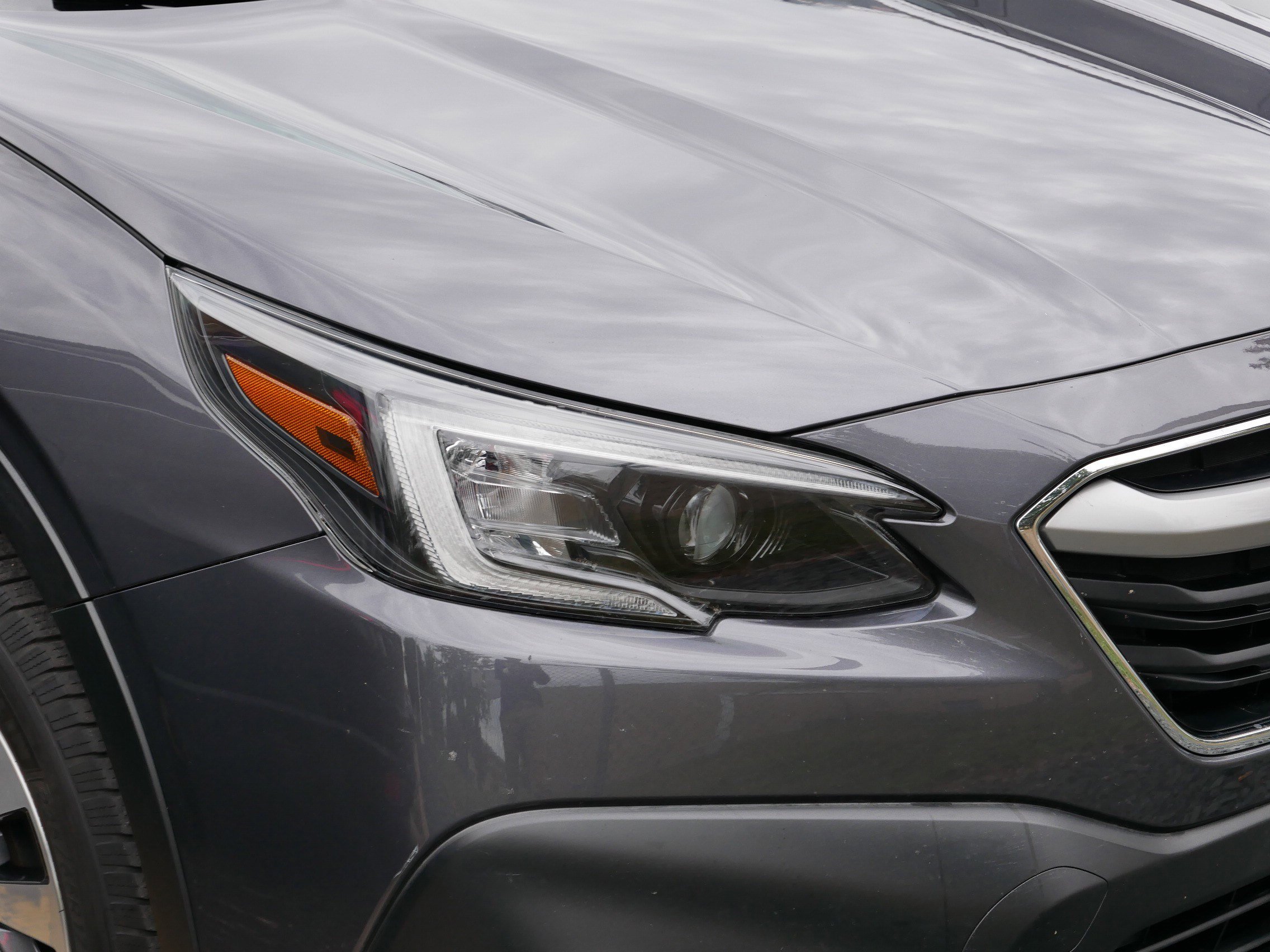 2020 Subaru Outback Premium photo 2