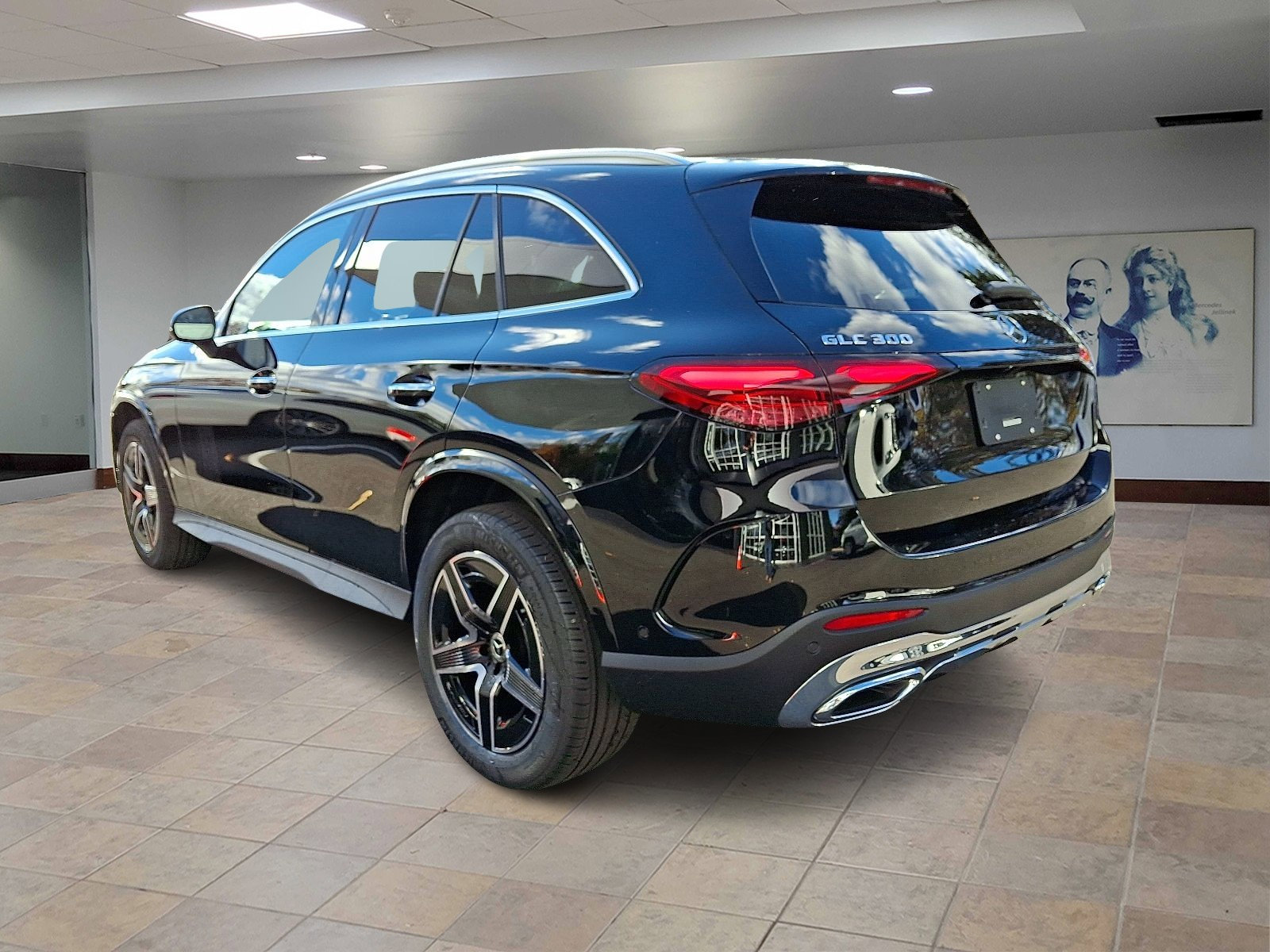 2026 Mercedes Benz GLC 300 4MATIC photo 4