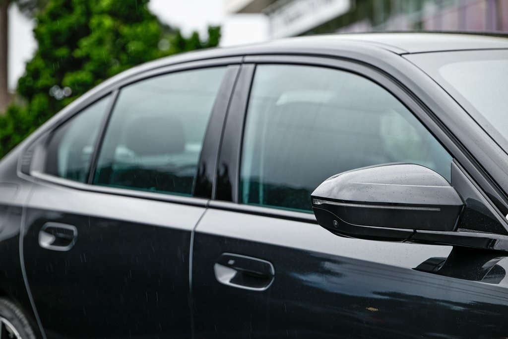 2026 Bmw 550e xDrive photo 5