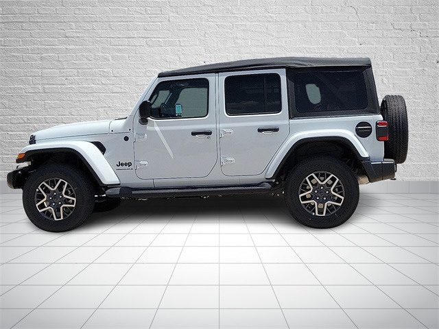 2025 Jeep Wrangler Sahara photo 2