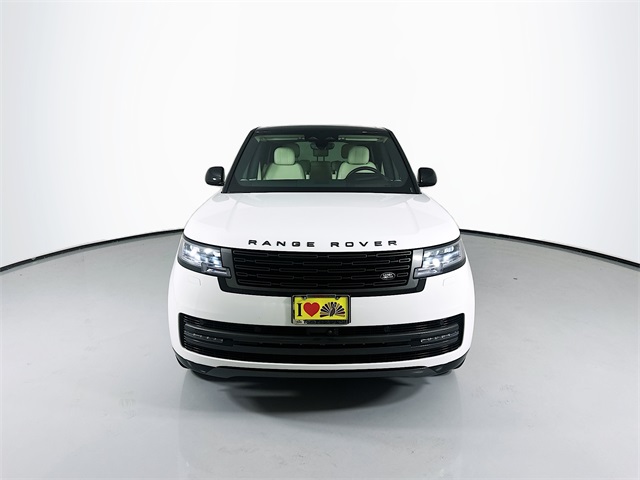 2025 Land Rover Range Rover SE photo 3