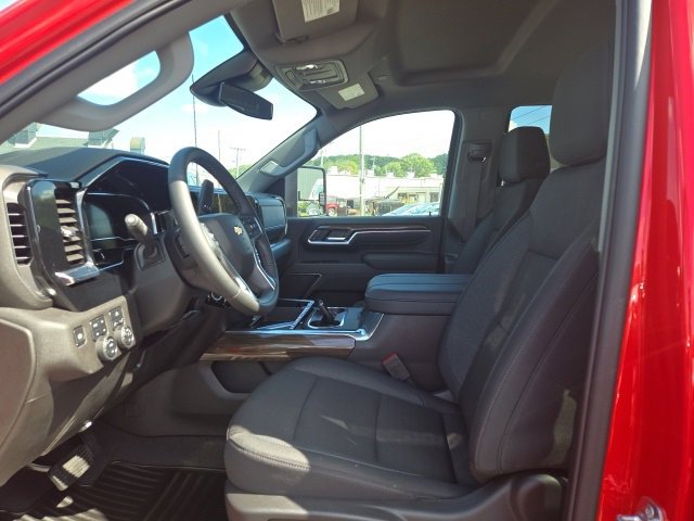 2025 Chevrolet Silverado 3500HD LT photo 3