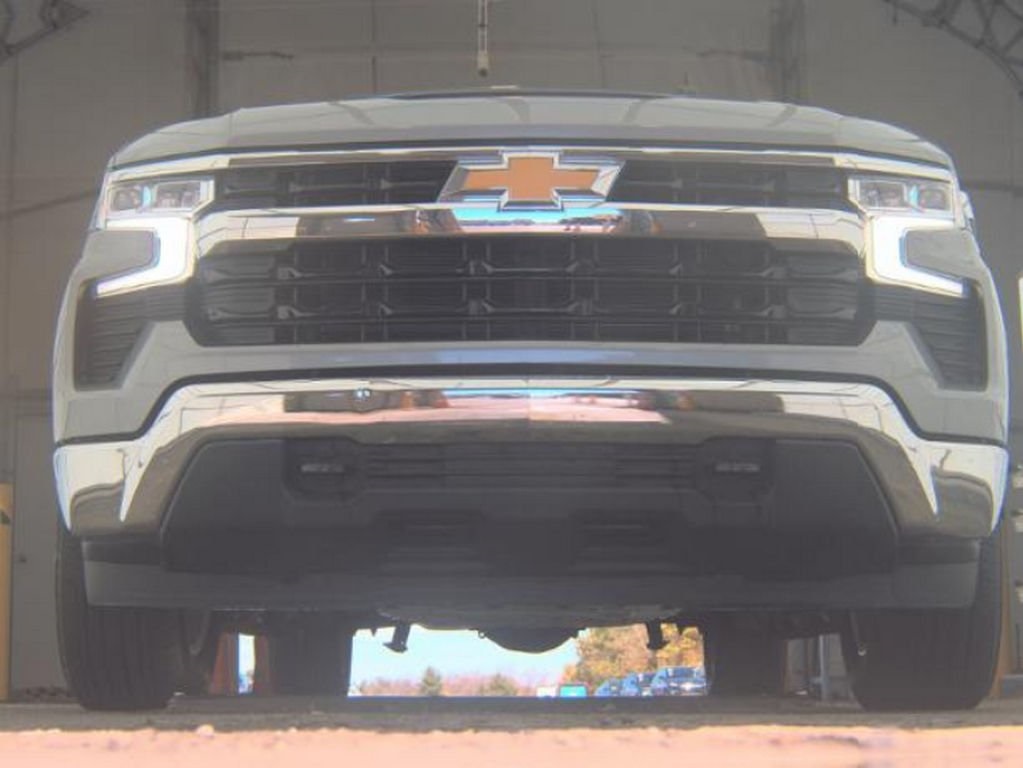 2024 Chevrolet Silverado 1500 LT photo 3