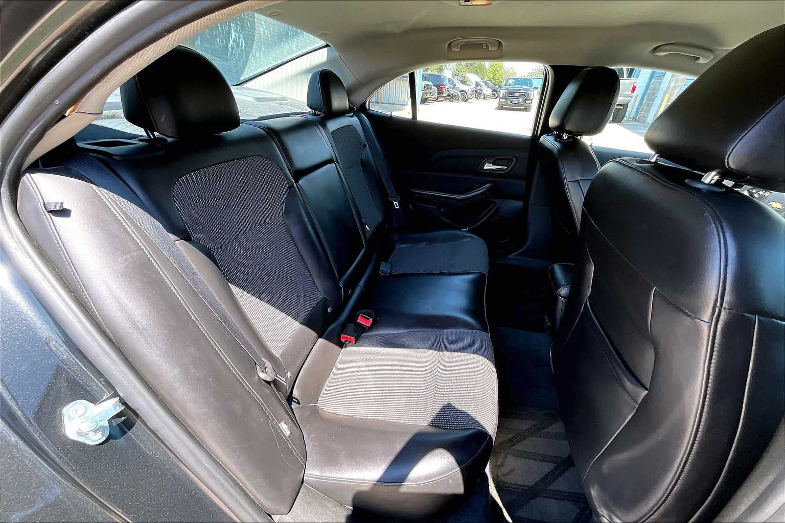 2015 Chevrolet Malibu 2LT photo 18