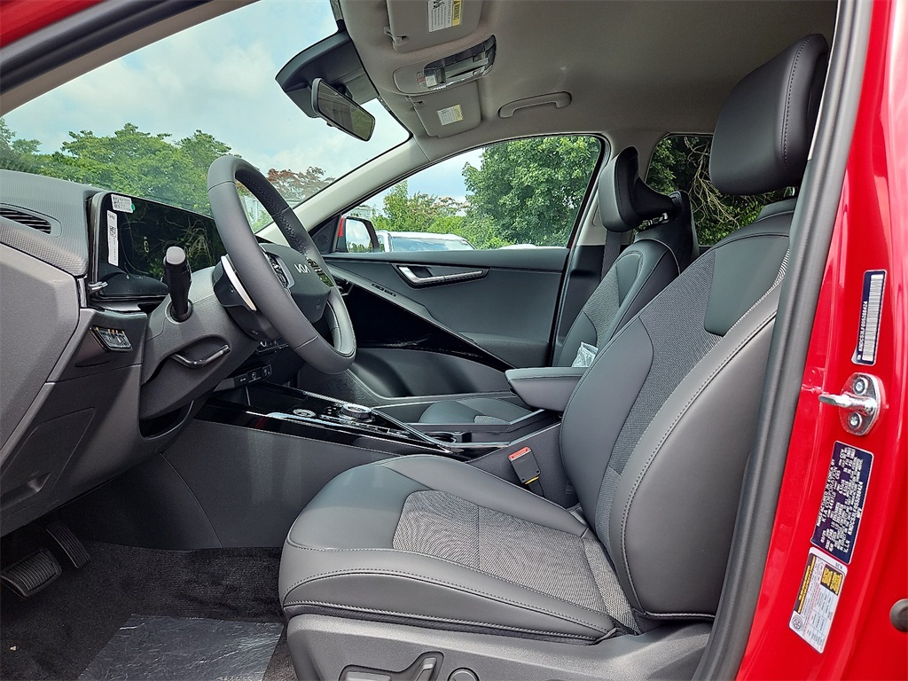 2025 Kia Niro Plug-In Hybrid EX photo 2