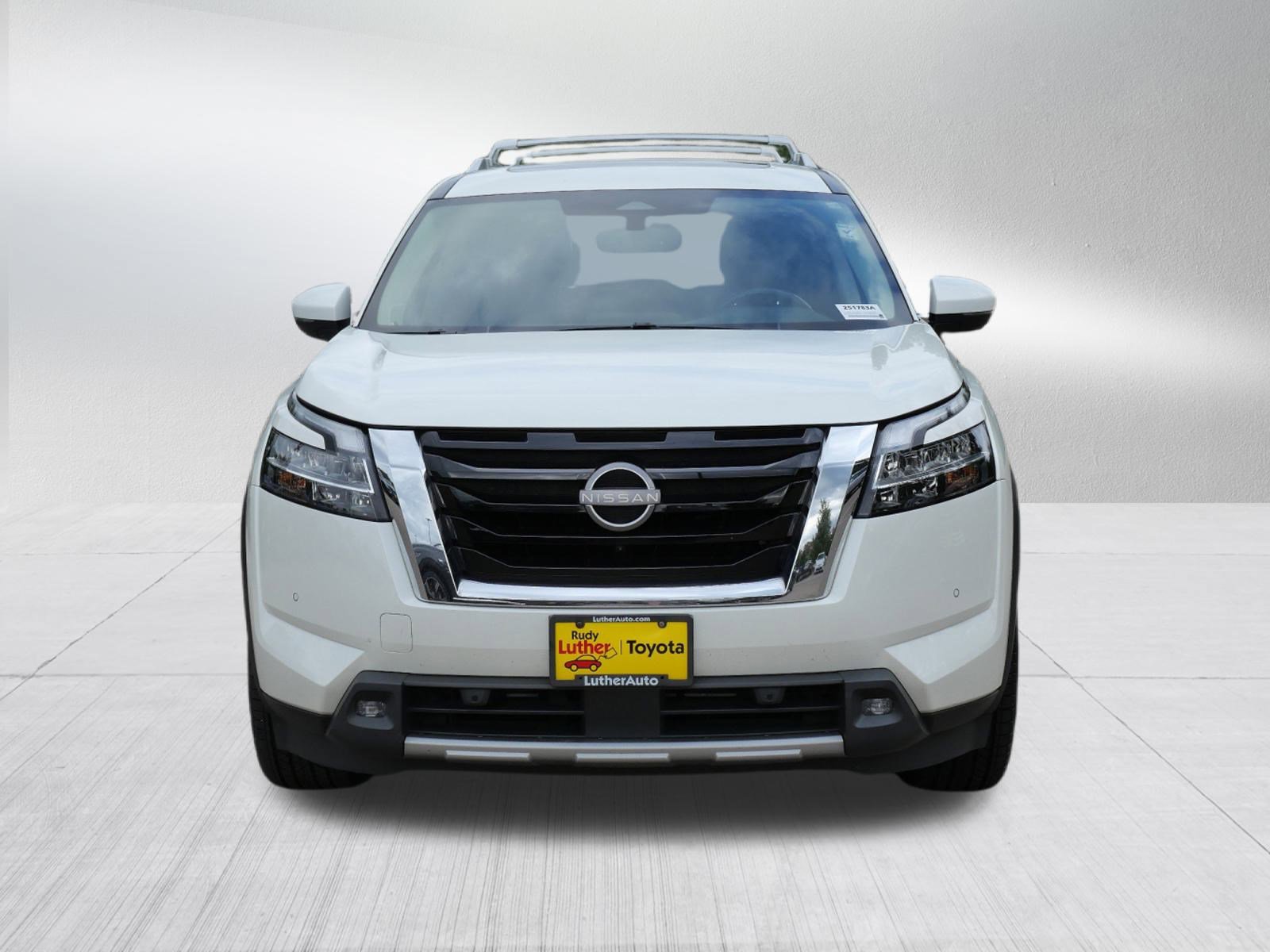 Used 2022 Nissan Pathfinder SL with VIN 5N1DR3CD3NC204235 for sale in Golden Valley, Minnesota