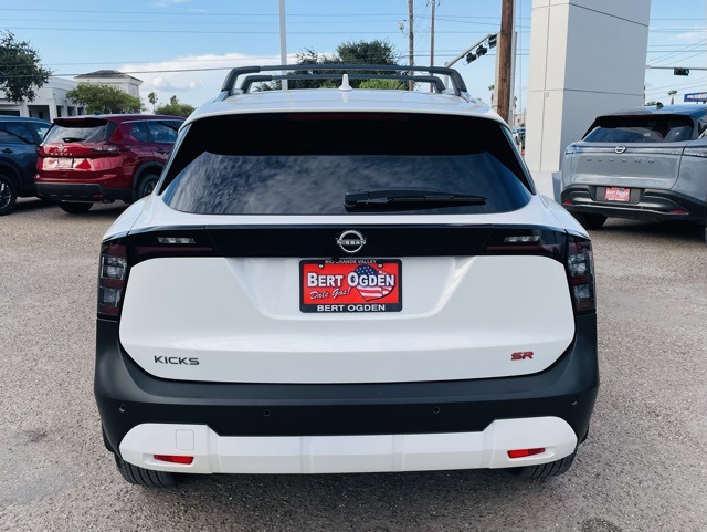 2025 Nissan Kicks SR photo 4