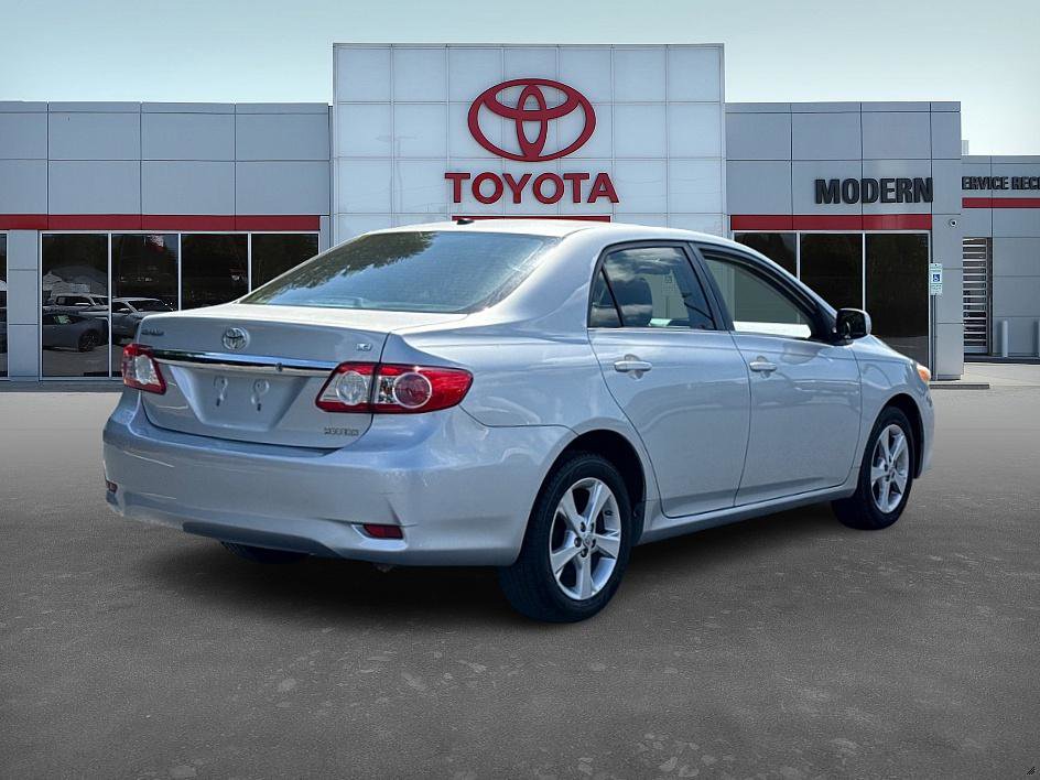 2013 Toyota Corolla LE photo 4