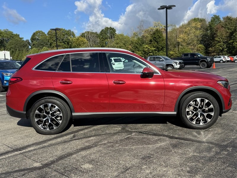 2025 Mercedes Benz GLC 350e 4MATIC photo 2