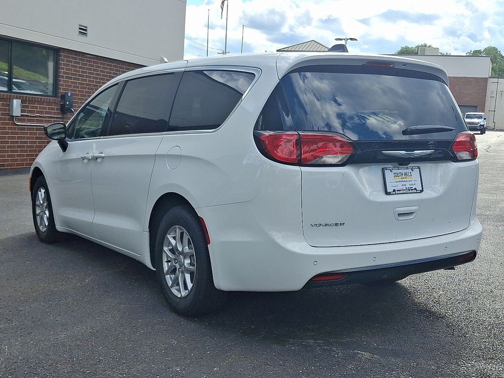 2026 Chrysler Voyager LX photo 4