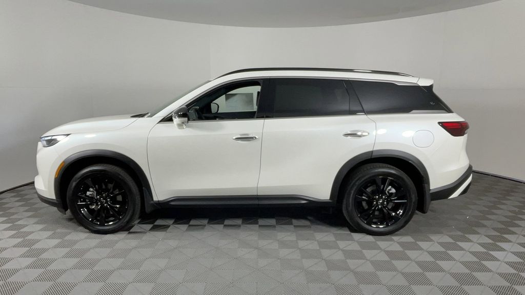 New 2025 White INFINITI LUXE image 7