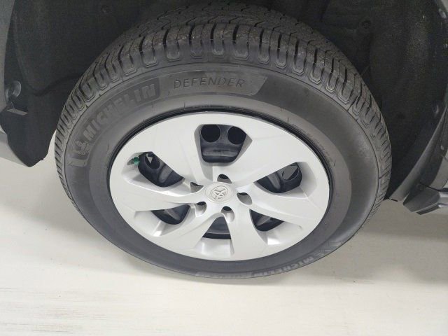 2022 Toyota RAV4 LE photo 9