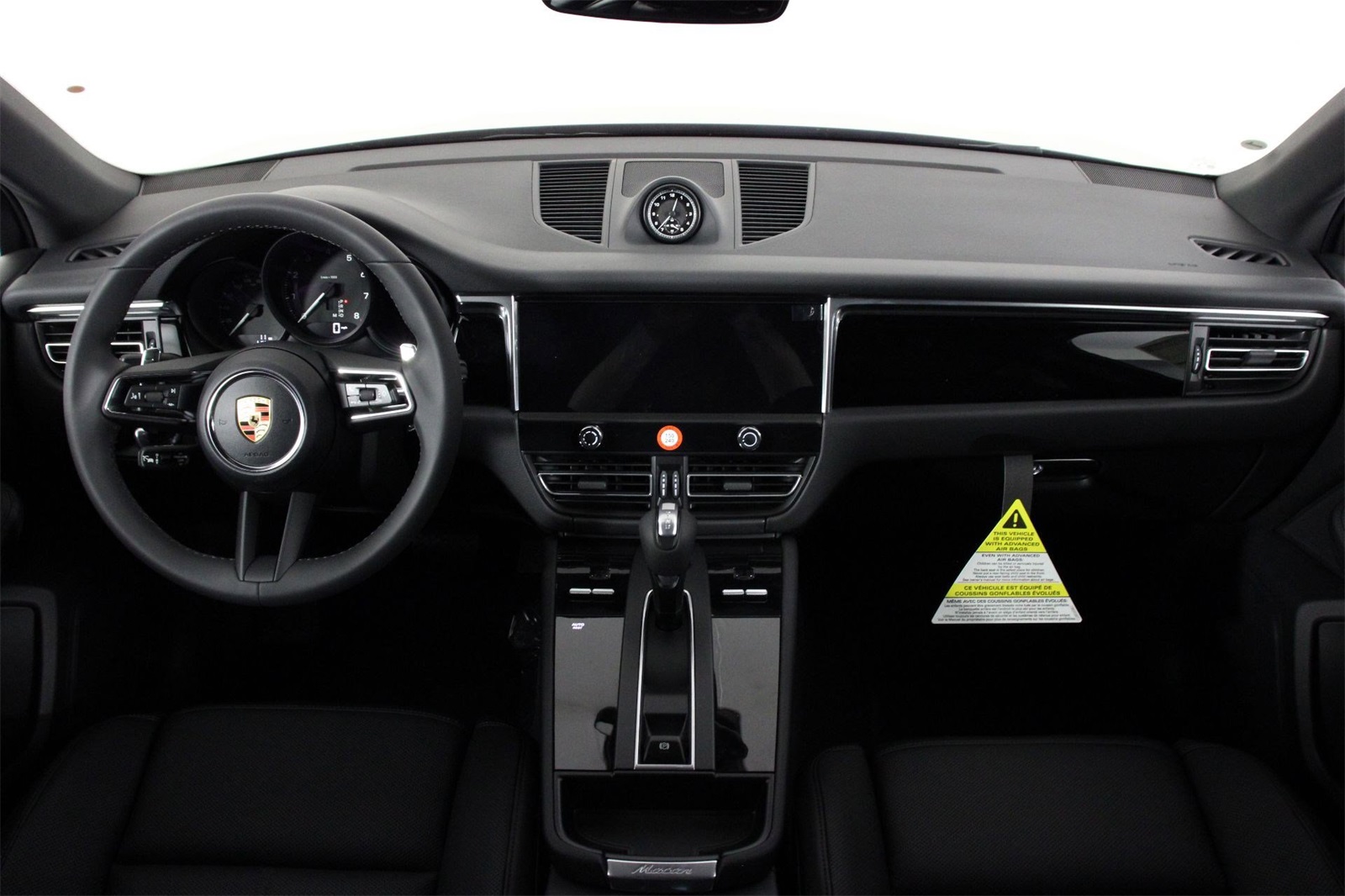 2026 Porsche Macan T photo 11