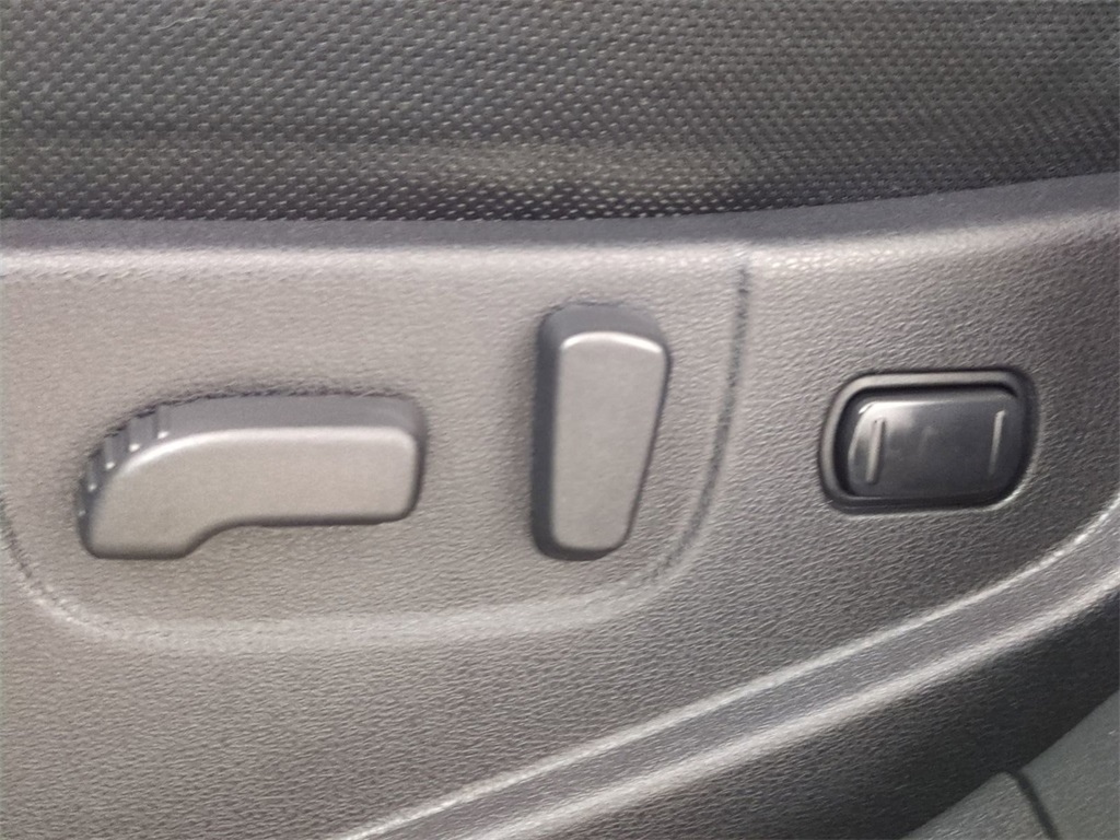 2012 Nissan Rogue SV photo 17