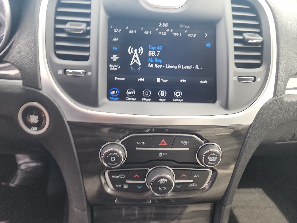 2020 Chrysler 300 Touring photo 17