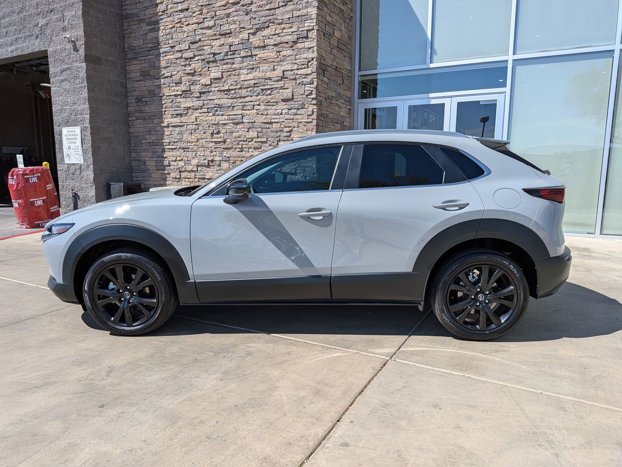 2025 Mazda CX-30 2.5 Select Sport photo 2