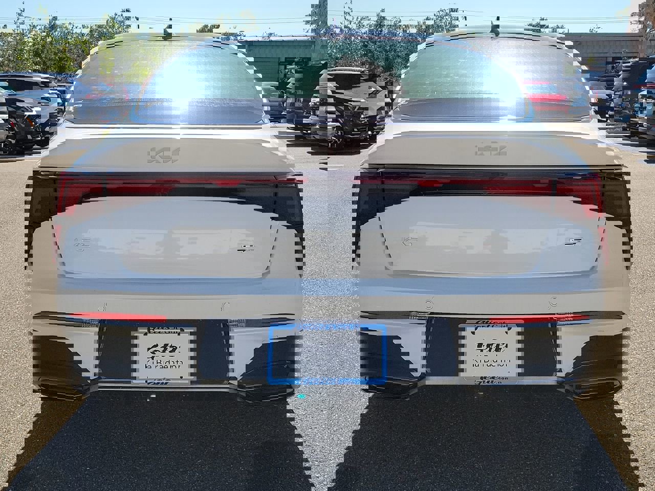 2025 Kia K5 GT-Line photo 6
