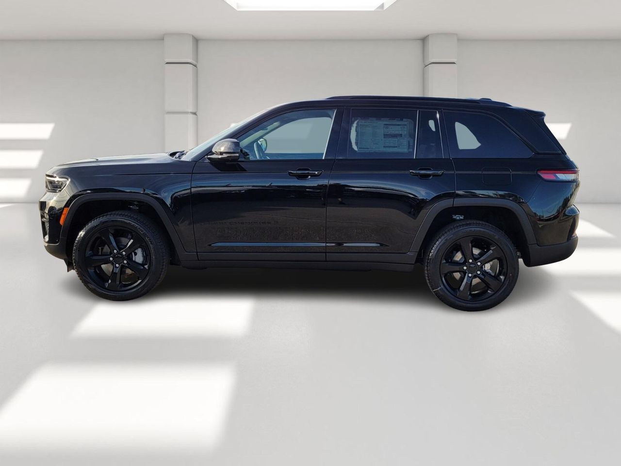 2025 Jeep Grand Cherokee Limited photo 2