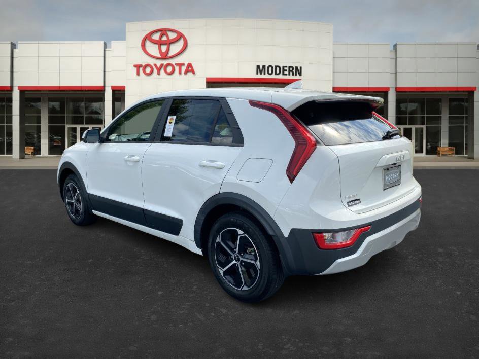 2023 Kia Niro LX photo 3