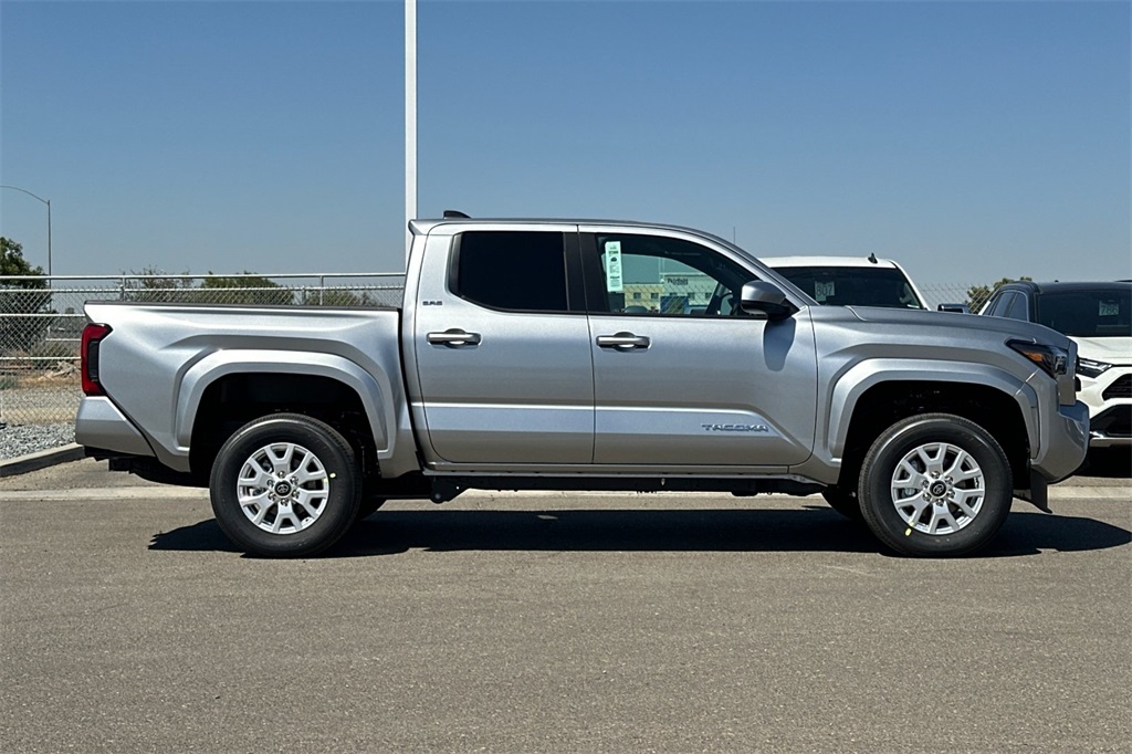 2025 Toyota Tacoma SR5 4x4 Double Cab photo 3