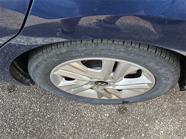 2019 Hyundai Elantra SEL photo 3