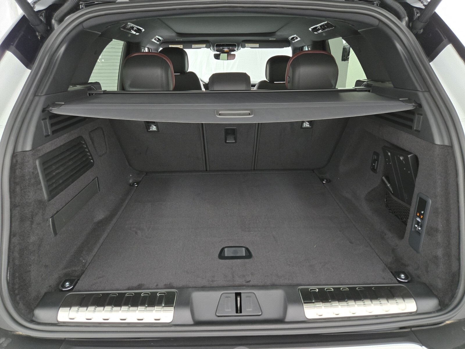 2025 Land Rover Range Rover Sport SE photo 12