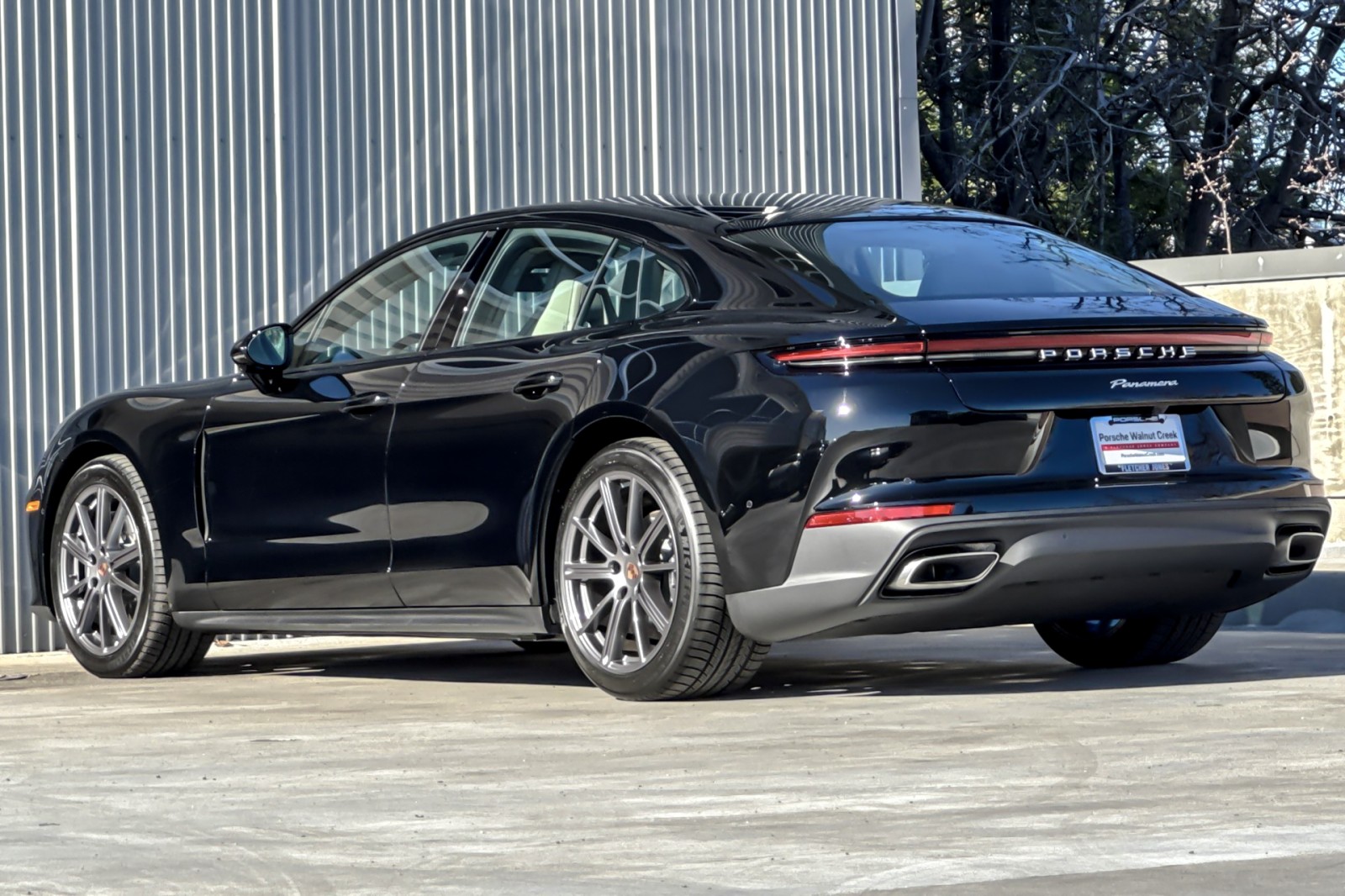 2025 Porsche Panamera 4 photo 4