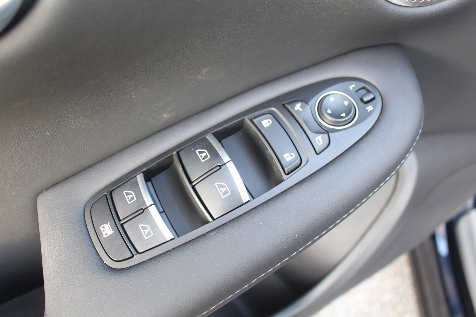 2025 Infiniti QX50 Luxe photo 8