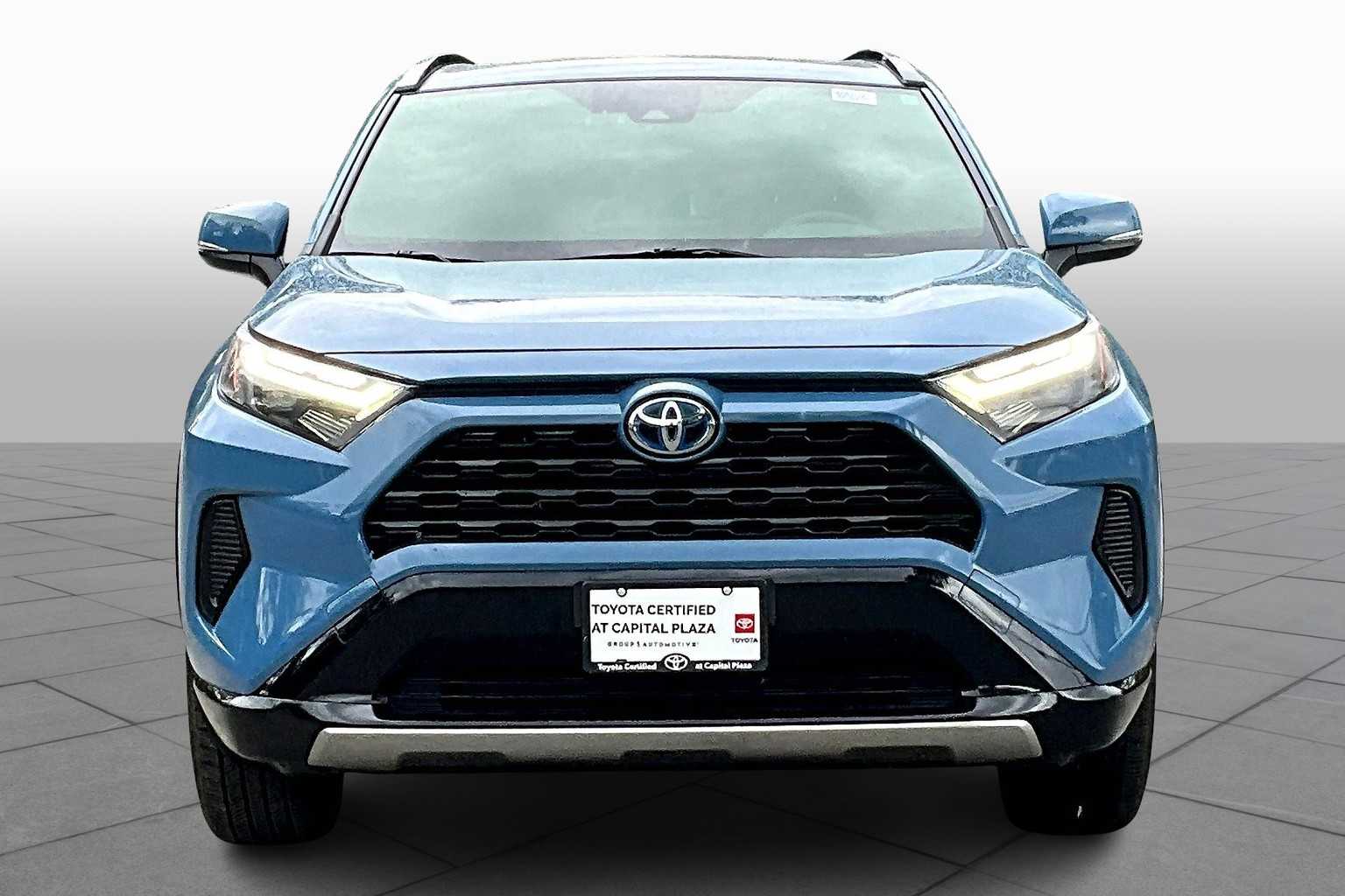 2022 Toyota RAV4 Hybrid SE photo 2