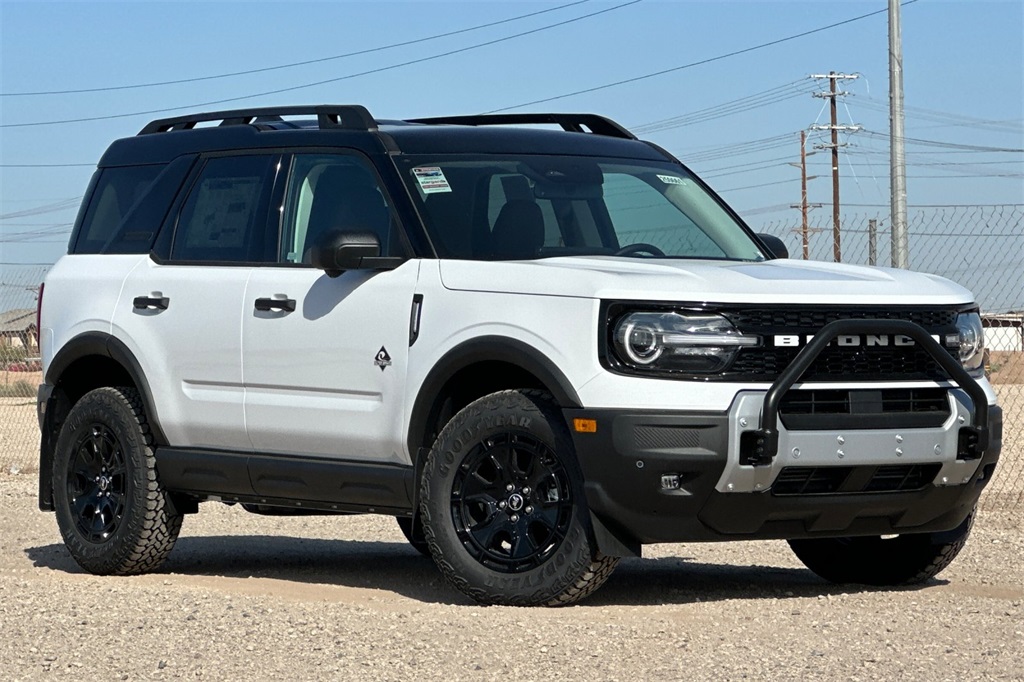2025 Ford Bronco Sport Outer Banks photo 2