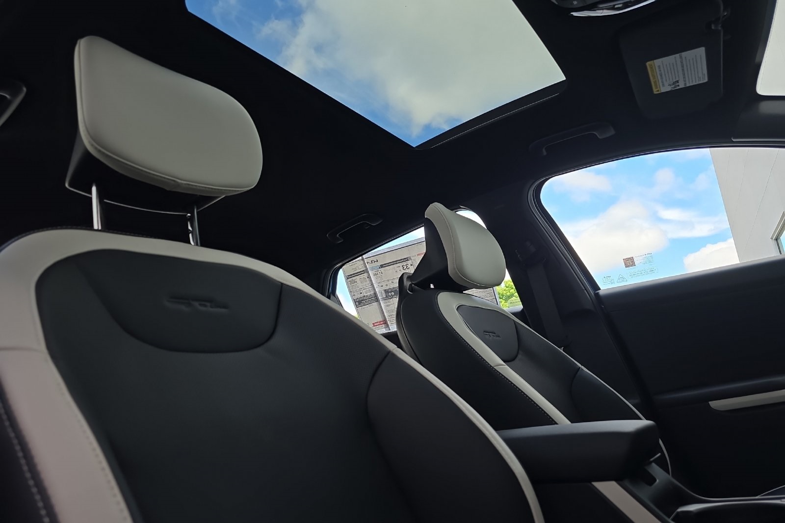 2025 Kia K4 GT-Line photo 11
