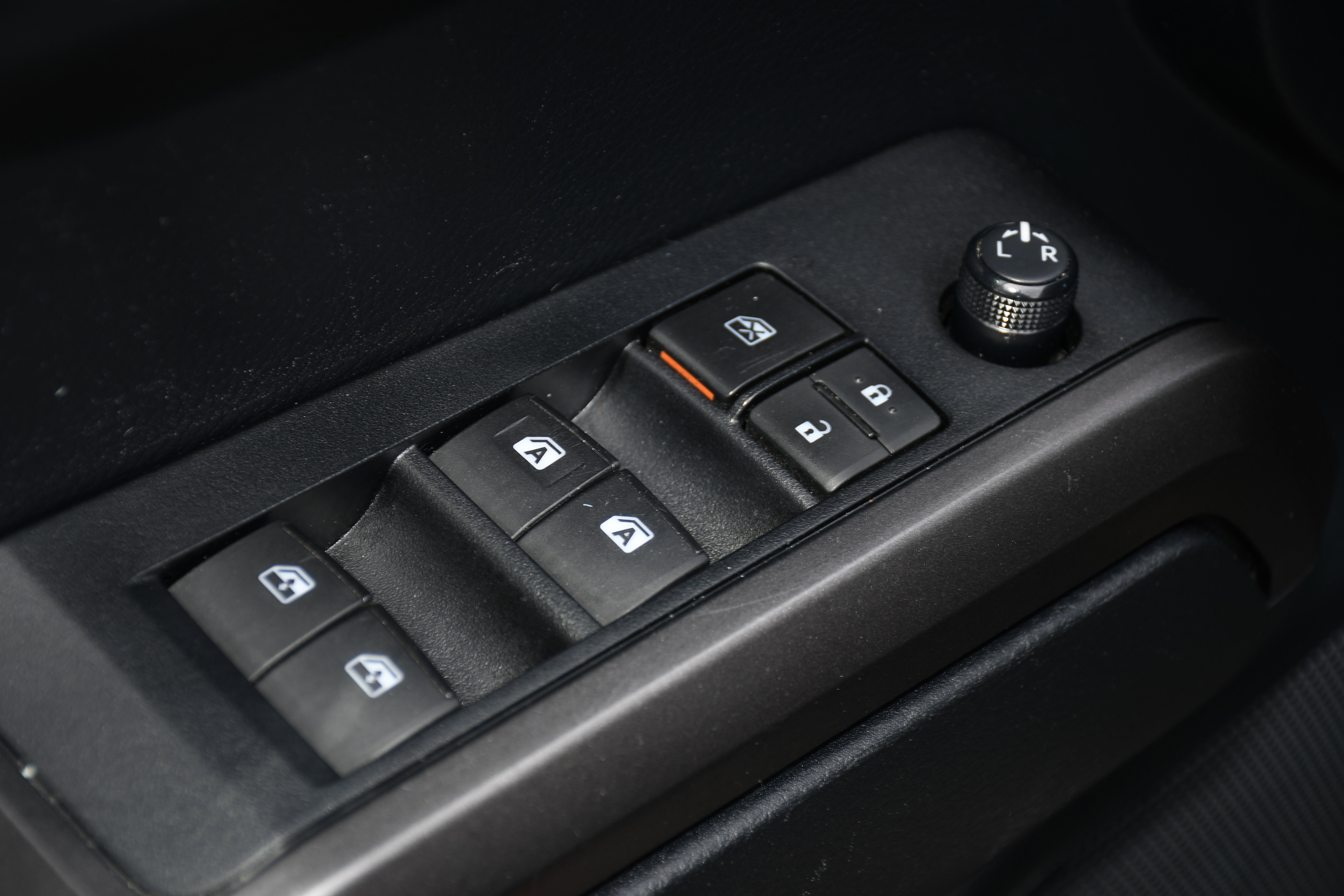 2019 Toyota Tacoma TRD Off-Road photo 2