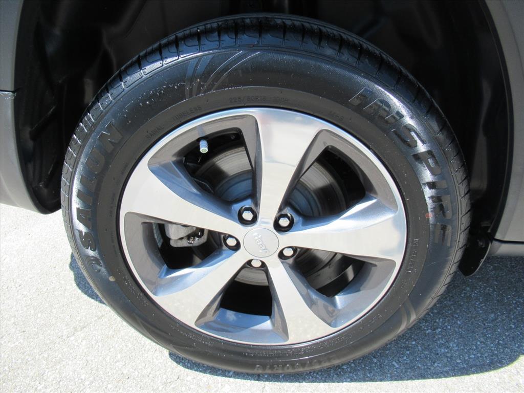 2020 Jeep Cherokee Limited photo 4