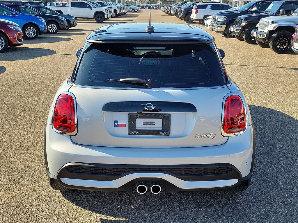 2022 Mini Cooper 2 Door Hardtop S photo 9