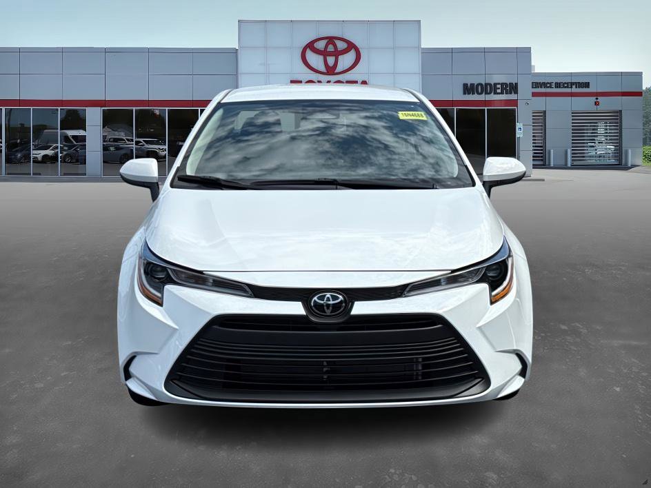 2025 Toyota Corolla LE photo 2