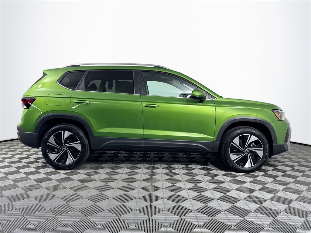 2025 Volkswagen Taos SE photo 5