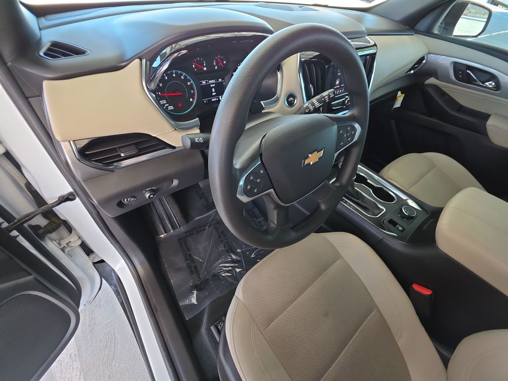2022 Chevrolet Traverse LS photo 8