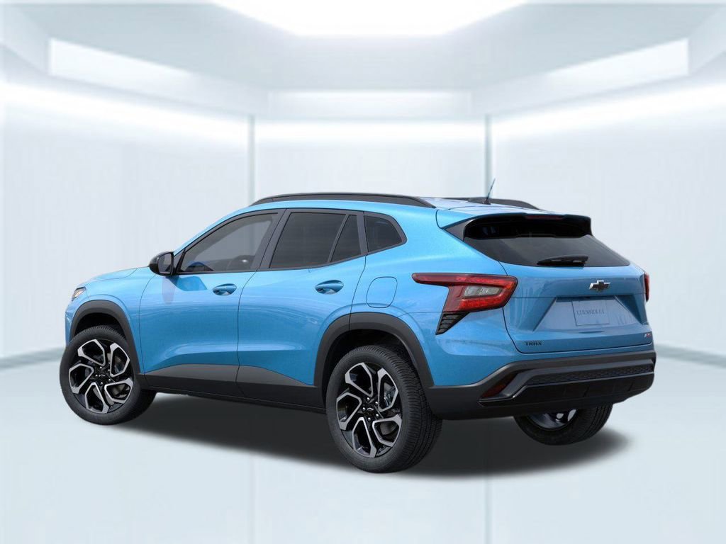 2025 Chevrolet Trax photo 2