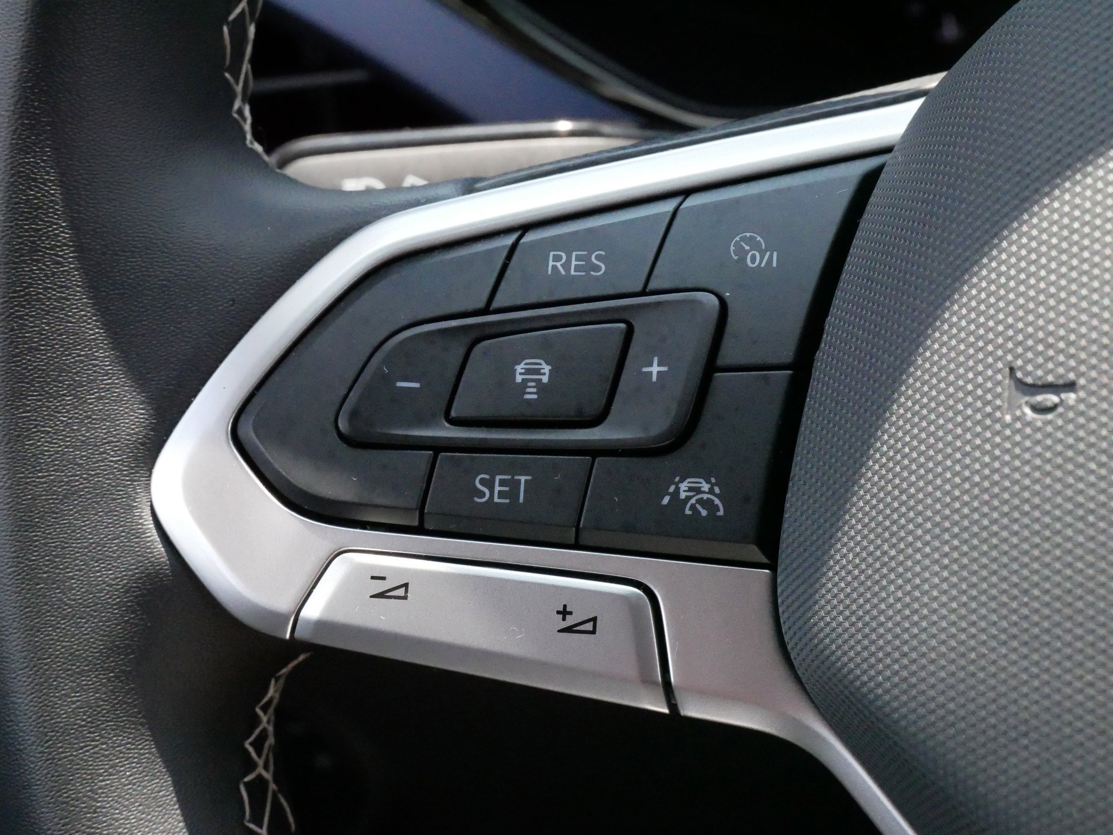 2024 Volkswagen Taos SE photo 23