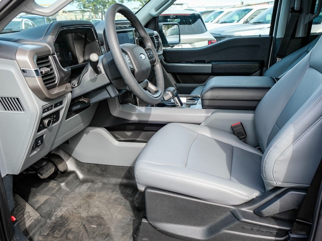 2024 Ford F-150 Lightning photo 12